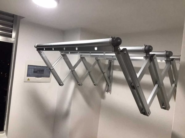 TENDEDERO DE ROPA 
PLEGABLE EN ALUMINIO 
•Extensión Max de 80cm.
•1m * 80cm